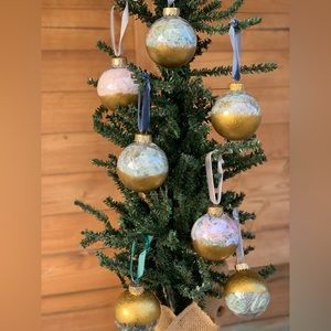 Set of 7 Gold Bauble Ornaments